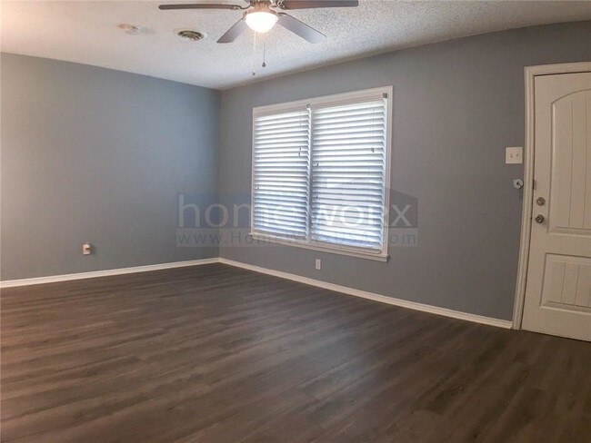 Building Photo - 1610 Ridgeview St