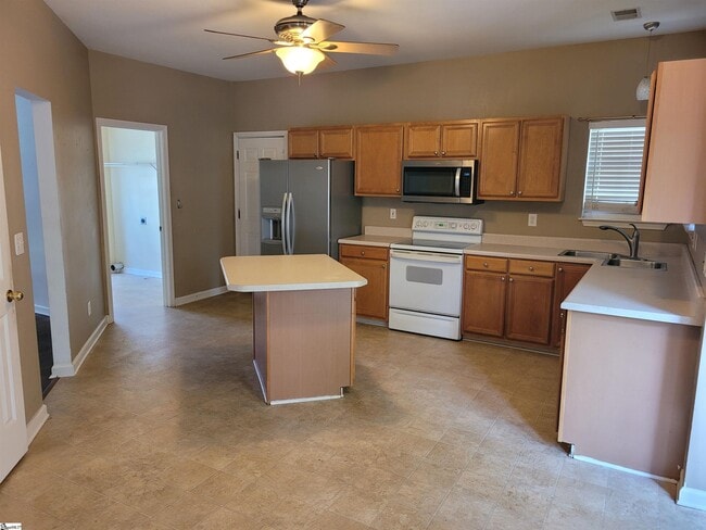 Building Photo - 211 Laurel Meadows Pkwy