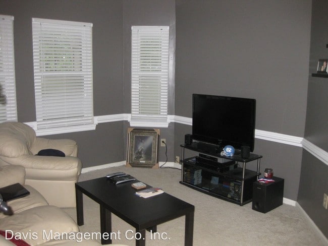 Building Photo - 9 Golden Willow Cir