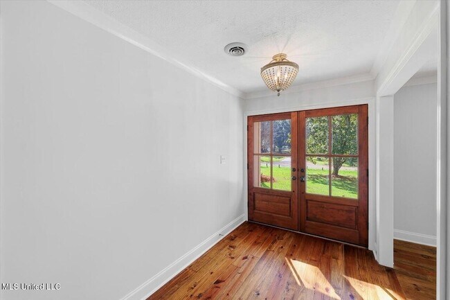 Building Photo - 144 Rollingwood Dr