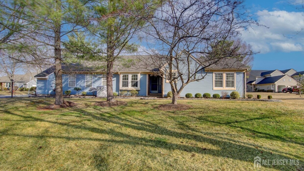 Primary Photo - 32 Canterbury Dr