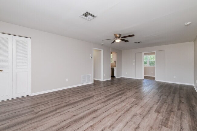 Foto del edificio - 9499 Hayes St