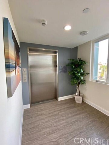 Building Photo - 14934 Burbank Blvd