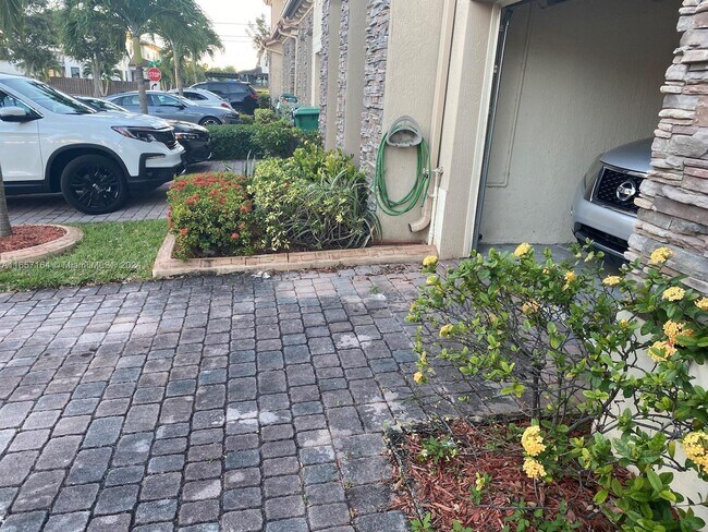 Foto del edificio - 7138 SW 163rd Ave