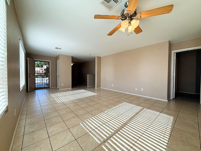 Foto del edificio - Well-maintained single-story home in the desirable Ashton Ranch community of Surprise.