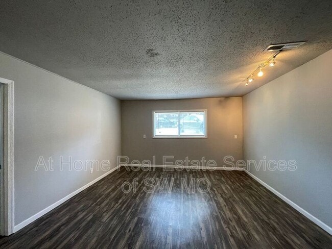 Foto del edificio - 712 E Sunshine St
