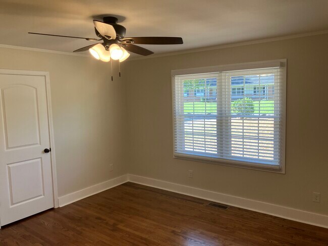 Building Photo - 99 Oak Trl