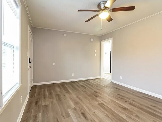 Foto del edificio - 64 Thurgood Marshall Rd