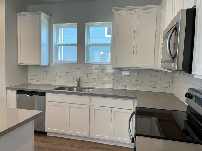 Building Photo - 304 Elm Br Trl
