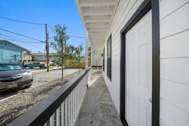 Building Photo - 920 Avenue L