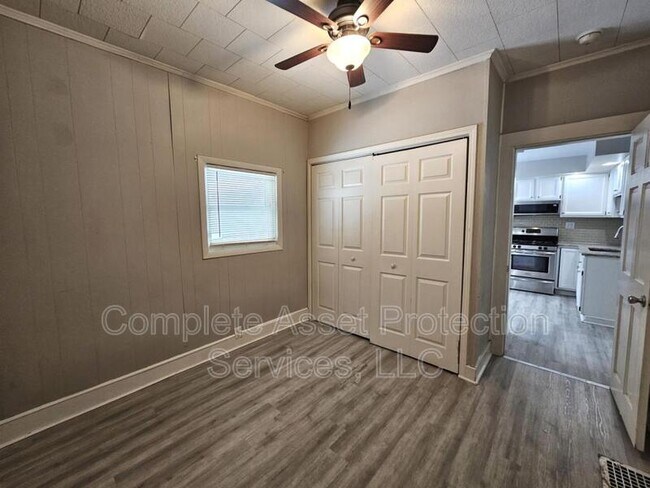 Foto del edificio - 111 Laurel St