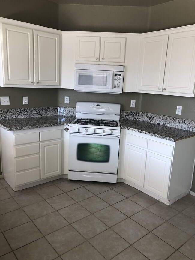 Building Photo - South Corona 2 Story Beauty