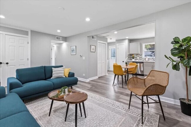 Building Photo - 33 Crescent Rd