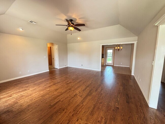 Foto del edificio - Awesome 3 bed/2bath/2 car Split floor plan in Southfork III!