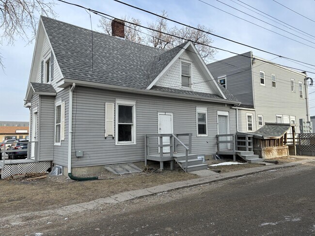 Building Photo - 6 11th St S