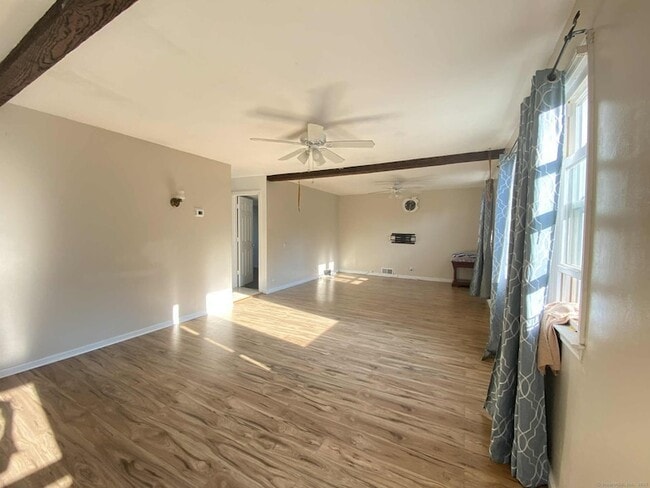 Foto del edificio - 19 Dartmouth Ln