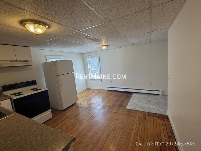 Building Photo - 160 Grove St