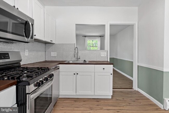 Building Photo - 2305 Pickwick Rd