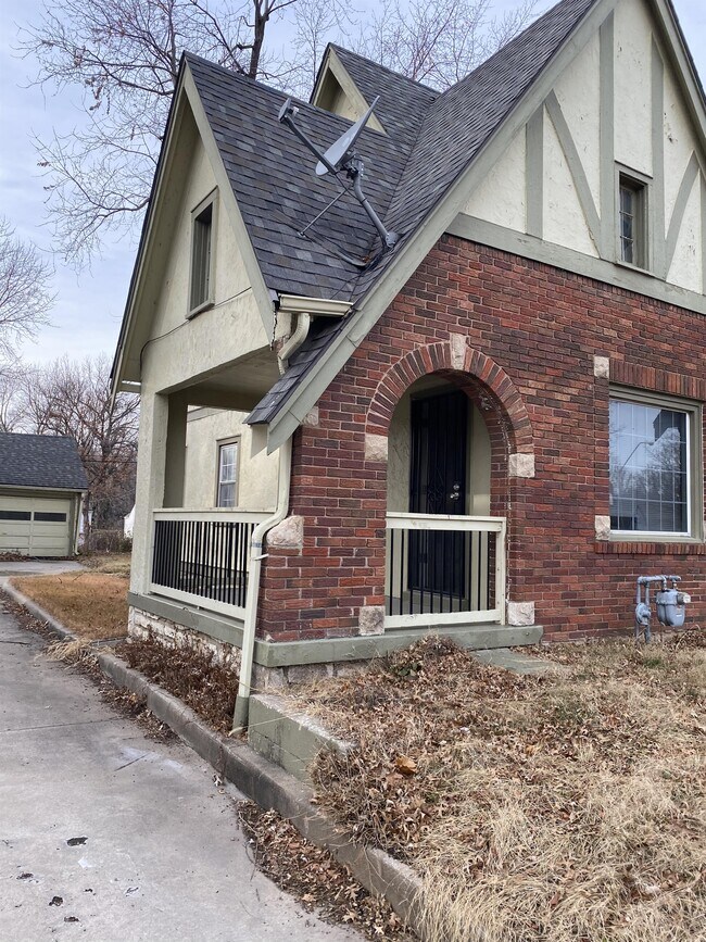 Building Photo - 7224 Highland Ave