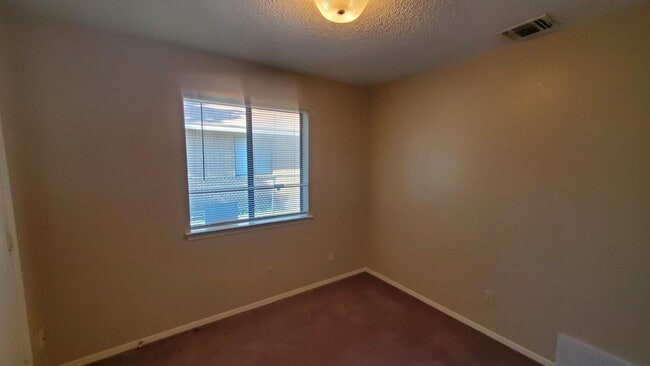 Building Photo - 2 bedroom 2 bath Duplex in Rowlett!