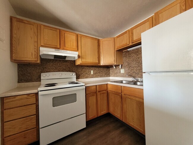 Building Photo - 535 Spinnaker Ln