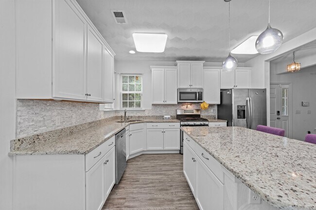 Building Photo - 2200 Humphreys Dr