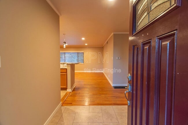 Foto del edificio - 1056 Cameron Way