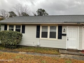 Building Photo - 1202 Davis St