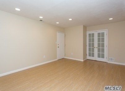 Building Photo - 1 Maple Run Dr