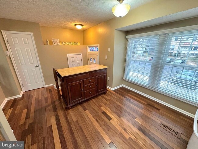 Building Photo - 2108 Commodore Ct