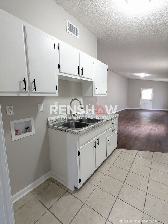 Foto del edificio - 3479 Pine Ridge - 3 Bed / 2 Bath - Move in...