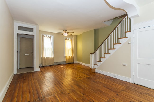 Building Photo - 139 E Allen St