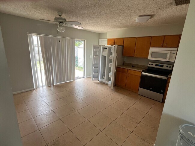 Foto del edificio - 2257 Palmwood Dr