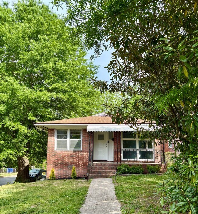 Building Photo - 1403 Lincoln St
