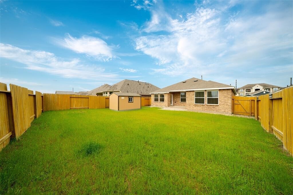 Foto del edificio - 16323 Hillside Garden Ln