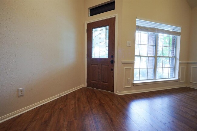 Building Photo - 1505 Freeman Ave