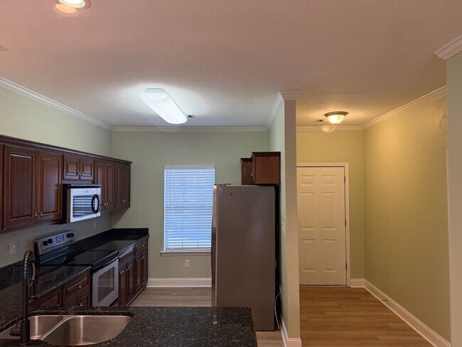 Building Photo - Townhouse in Grovetown