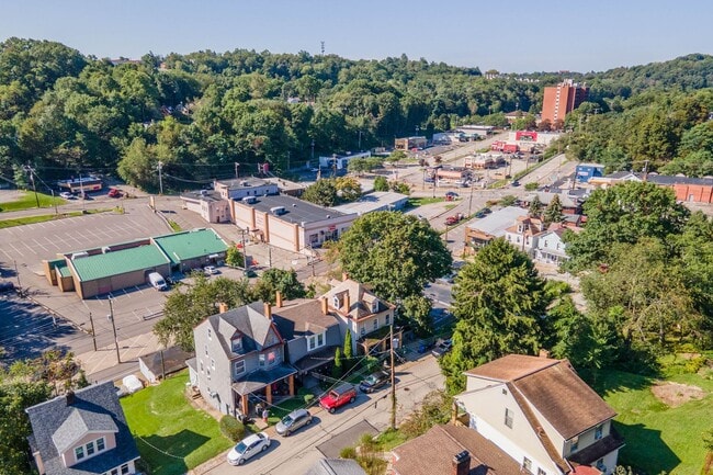 Foto del edificio - 133 Glenmore Ave