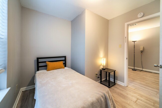 Foto del edificio - 4311 Tiffany Dr