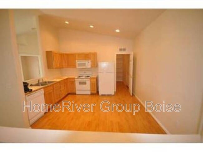 Building Photo - 16692 Zaragosa Way