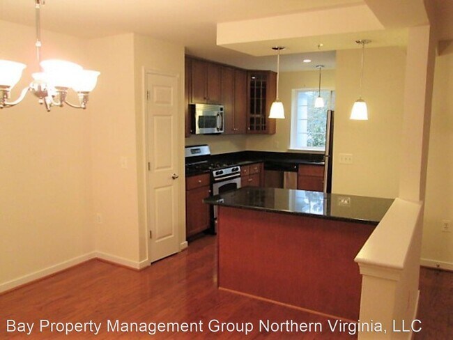 Building Photo - 1 br, 1 bath House - 4063 FOUR MILE RUN DR...