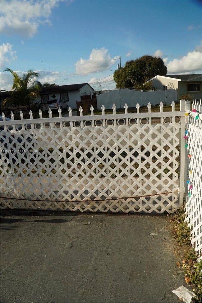 Building Photo - 4370 NW 174th Dr