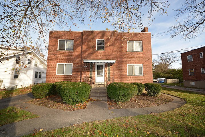 Primary Photo - 1534 Sutton Ave