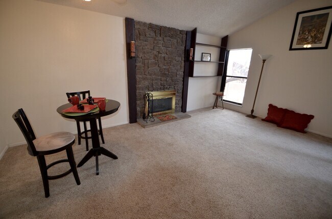 Building Photo - Penthouse 1 Bedroom with Loft!