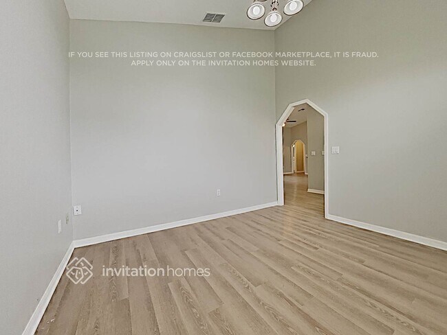 Foto del edificio - 2451 Sweetwater Blvd