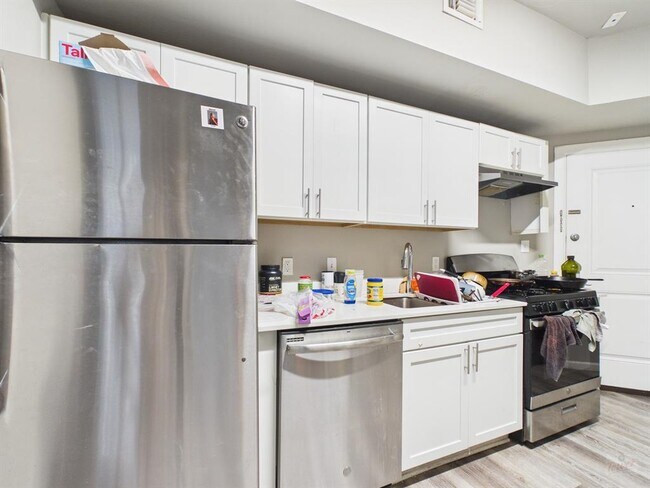 Foto del edificio - 911 W 22nd St