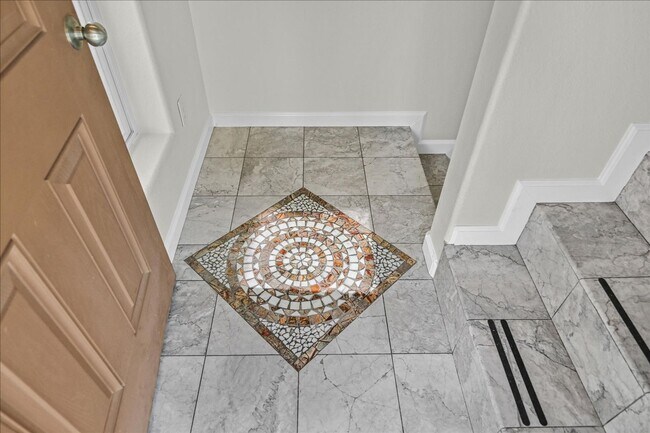 Building Photo - Beautiful 3 story home in a cul-de-sac and...