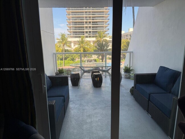 Building Photo - 5880 Collins Ave