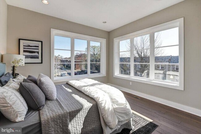 Guest Room - 1375 Childress St NE