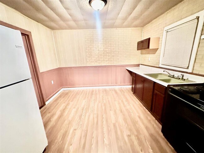 Foto del edificio - 10513 Peach St